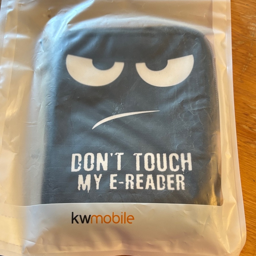 NWOT  kwmobile E-Reader Sleeve with Fun Design